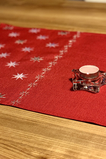 Mantel navideño bordado rojo con estrellas