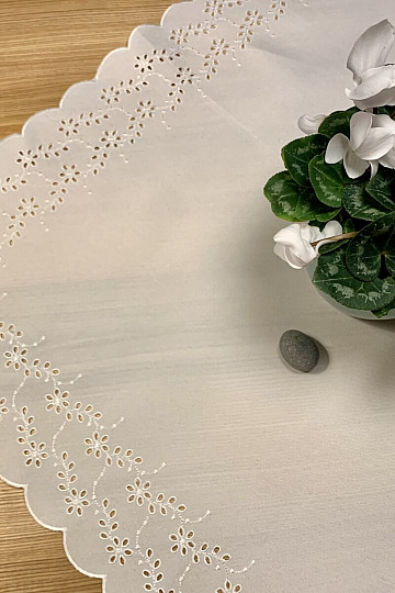 Mantel bordado y ovalado FLORES BORDADAS blanco