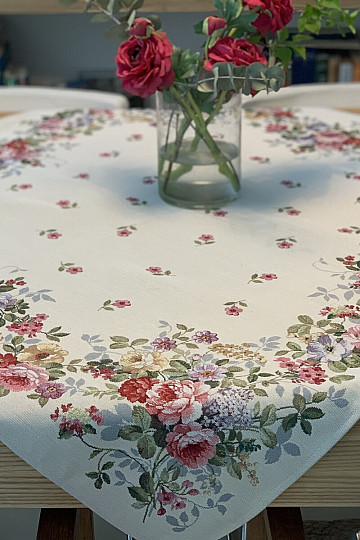 Mantel tapiz y pañuelo KYTICE BORDURA
