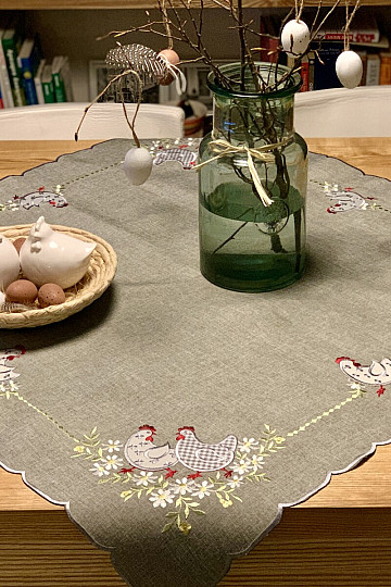 Mantel y pañuelo de Pascua bordado GALLINA Y FLORES gris