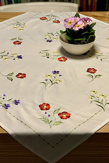 Mantel bordado FLORES EN CUADRADO
