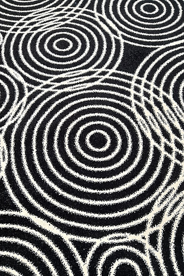 Alfombra de círculos en blanco y negro