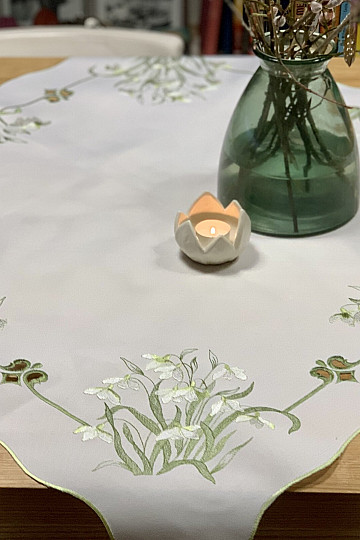 Mantel y bufanda bordados BLANCANIEVES