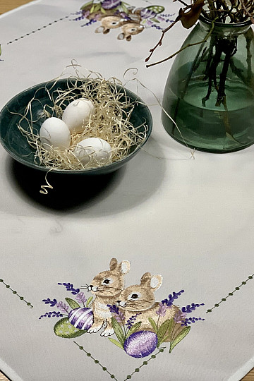 Mantel bordado CONEJO DE PASCUA con lavanda