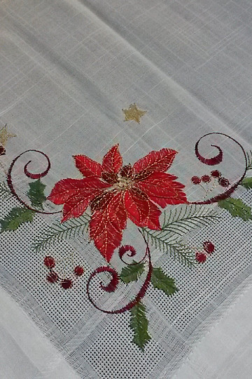 Mantel y pañuelos navideños bordados ROSAS