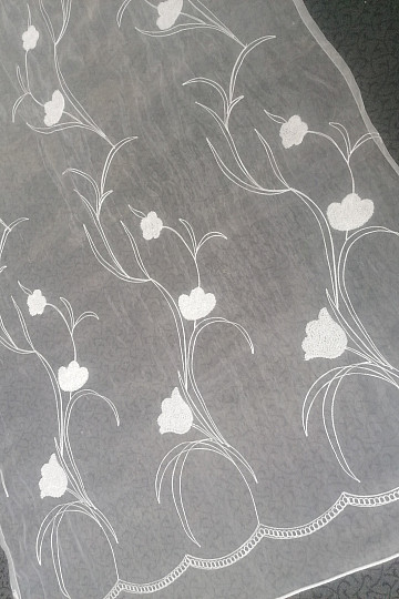 Cortina terminada con flores 100x245 cm.