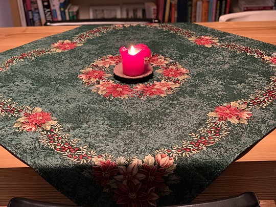 Tapiz navideño manteles y pañuelos CORONA NAVIDAD ROSA-VERDE