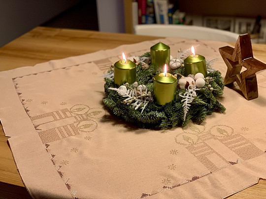 Manteles y mantones color salmón bordados