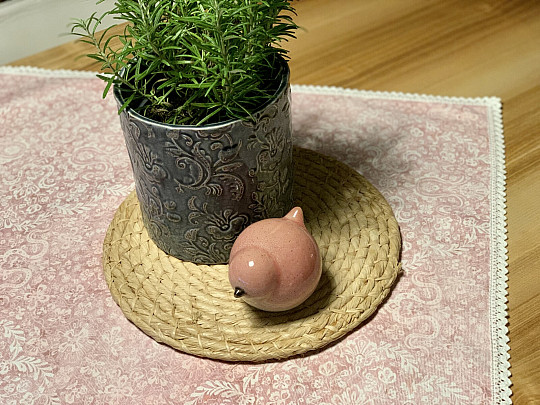 Mantel rosa viejo con puntilla 70x70