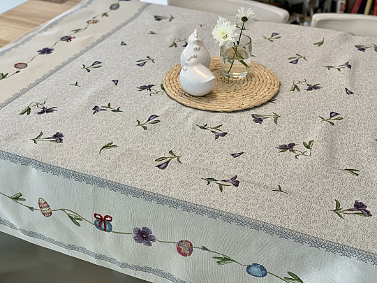 Mantel tapiz y bufanda HUEVOS DE PASCUA CON VIOLETA