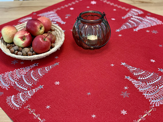 Mantel y pañuelos navideños bordados ARBOLES ROJOS
