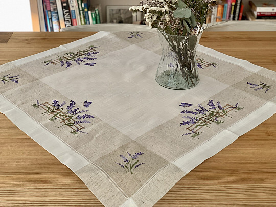 Mantel y chal bordados LAVANDA DETRÁS DE LA VALLA