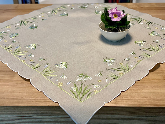 Mantel y bufanda bordados Blancanieves