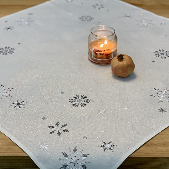 Mantel y pañuelo navideño bordado GRIS ESCAPO BLANCO