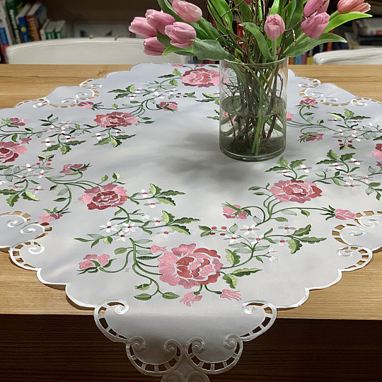 Mantel y bufanda bordados ROSA