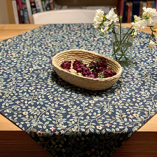 Mantel y pañuelo tapiz ÁRBOL DE LA FELICIDAD todo AZUL