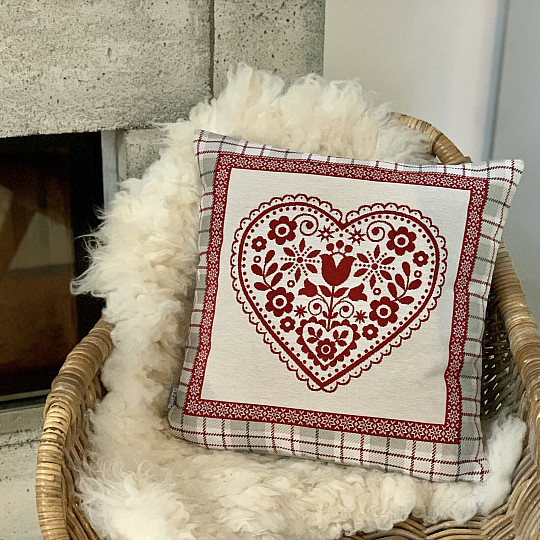 Funda de almohada tapiz CORAZÓN EN CAJA 2