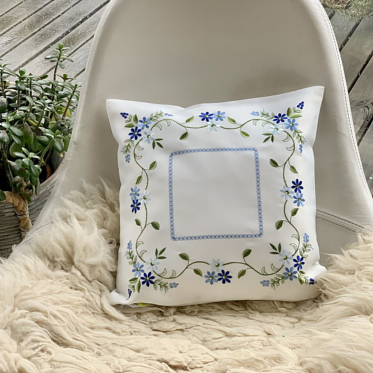 Funda decorativa bordada FLOR OLVIDADA