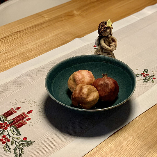 Mantel y pañuelos navideños bordados VELA