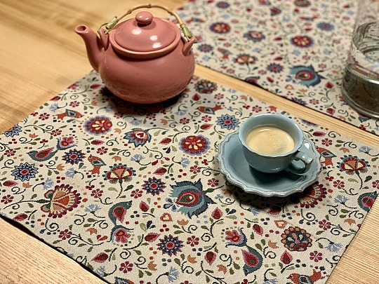 Mantel de gobelino con flores y pájaro Jurkovič