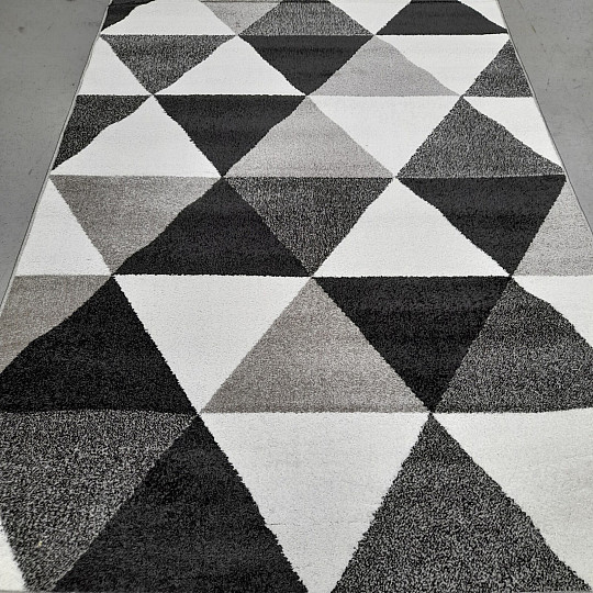 Alfombra pieza LOTTO triángulos negro/blanco