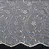 Cortinas bordadas y de encaje.