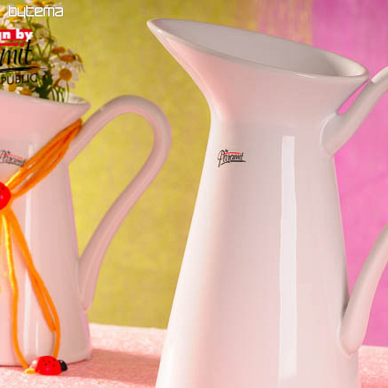 Jarra de porcelana blanca
