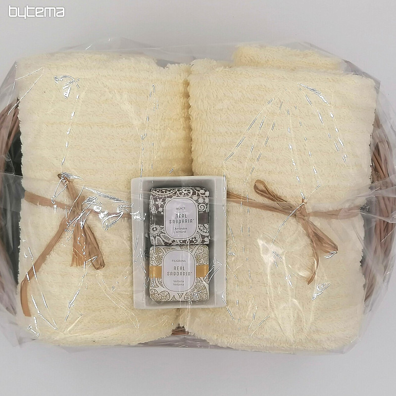 Juego de regalo de toallas en bandeja de mimbre envueltas en celofán - crema