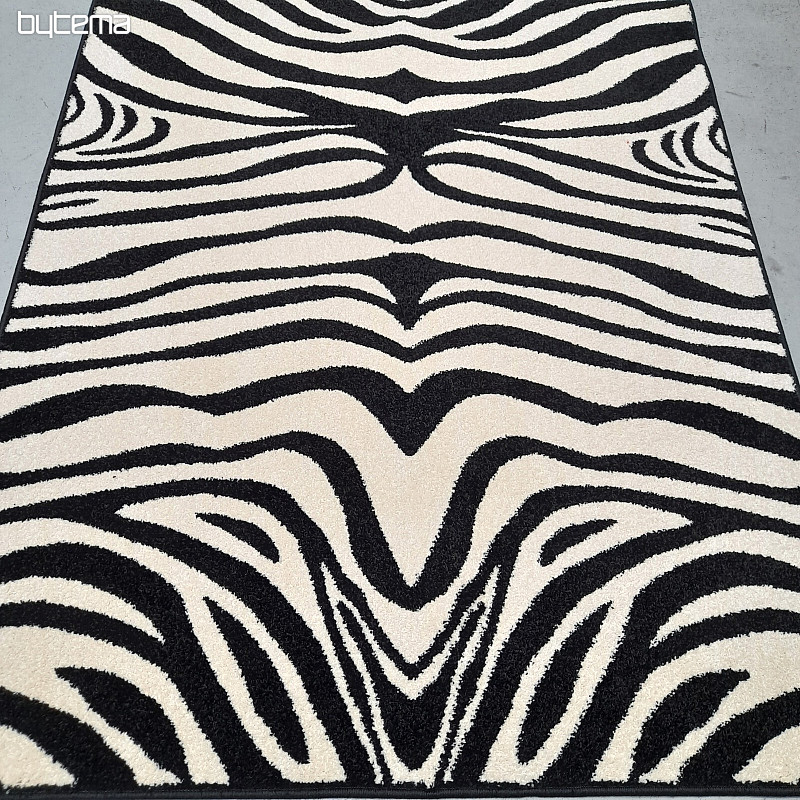Alfombra en blanco y negro