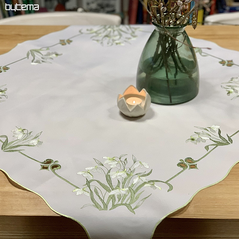 Mantel y bufanda bordados BLANCANIEVES
