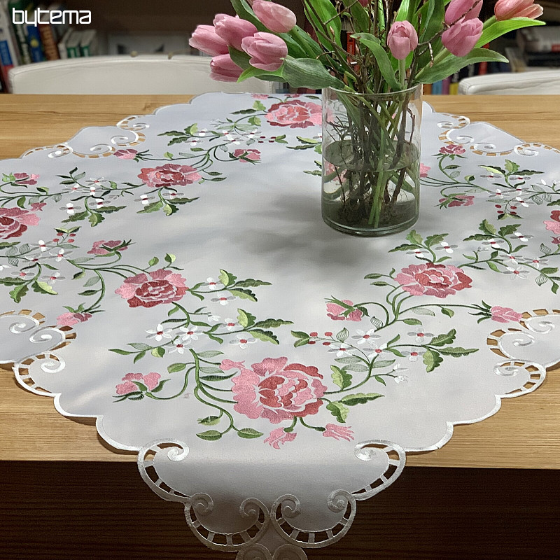 Mantel y bufanda bordados ROSA