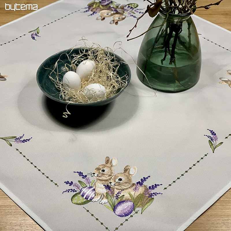 Mantel bordado CONEJO DE PASCUA con lavanda