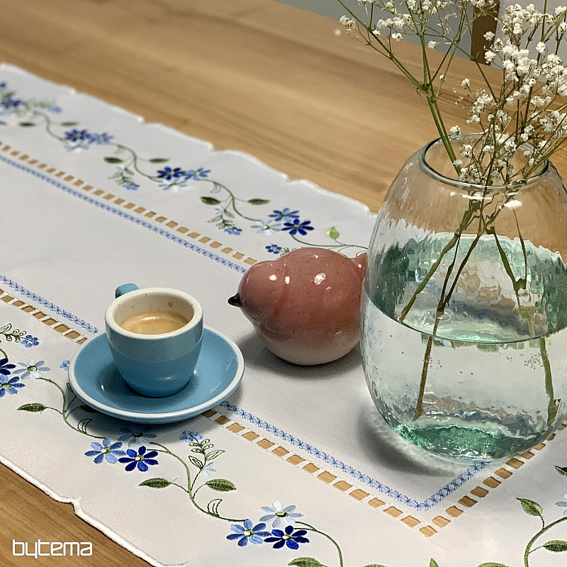 Mantel y pañuelo bordado FLORES OLVIDADAS