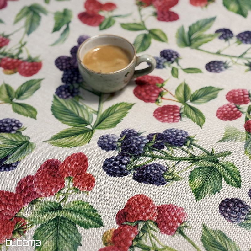 Mantel con estampado de frambuesas y moras.