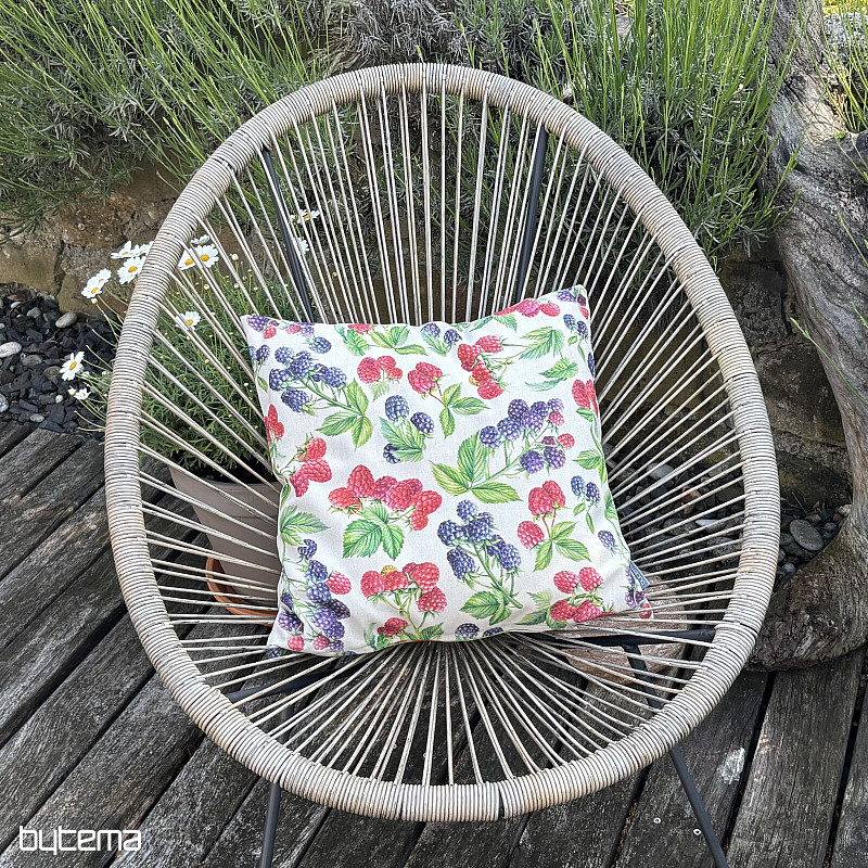 Funda de almohada decorativa con frambuesas y moras.