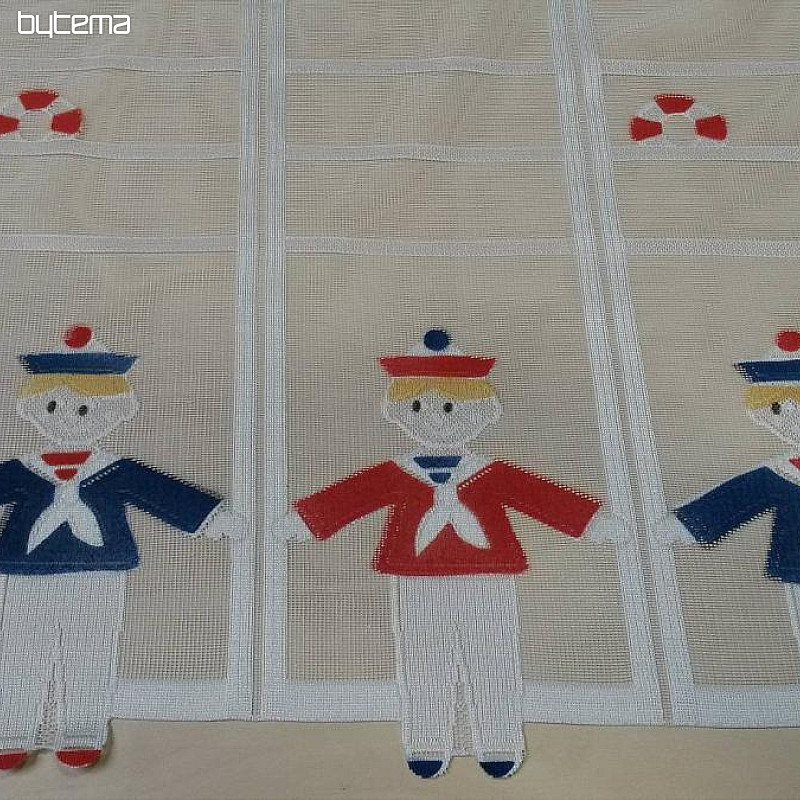 Cortina infantil en la vidriera Marineros.