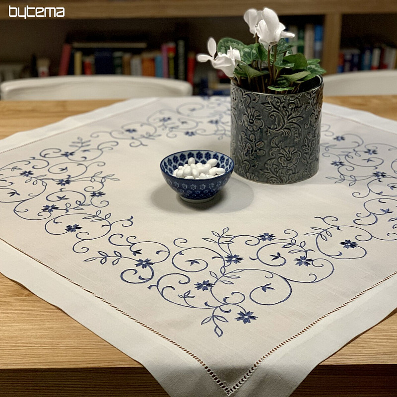 Mantel y pañuelo bordado FLOR BLANCO AZUL