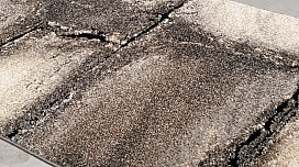 Alfombra en piezas con diseño de mármol.