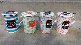 Nueva colección de tazas retro en caja de regalo.