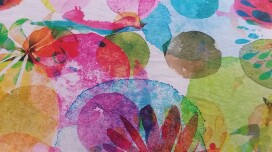 Flores por todas partes que mires. La primavera también aparece en los tejidos
