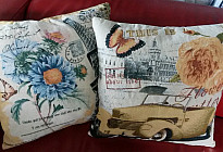 Almohadas en estilo retro.