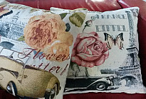 Almohadas en estilo retro.