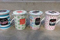 Nueva colección de tazas retro en caja de regalo.