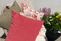Decora tu lugar de descanso con cojines decorativos y elegantes