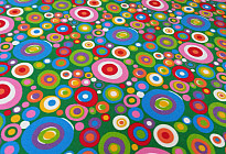 El verano trae colores frescos al interior.