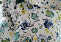 UNA INUNDACIÓN DE FLORES SOBRE TELAS DE LA COLECCIÓN TWISTER JARDINS