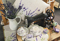 Un mundo de lavanda lleno de fragancia y elegancia.