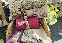Un mundo de lavanda lleno de fragancia y elegancia.