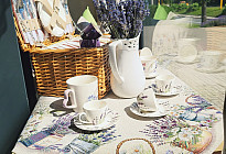 Un mundo de lavanda lleno de fragancia y elegancia.