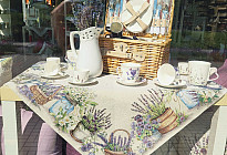Un mundo de lavanda lleno de fragancia y elegancia.